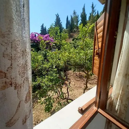 Holiday home Beach House Vrnik