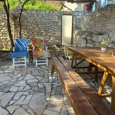 Beach House Vrnik *