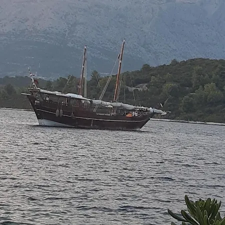 Beach House Vrnik